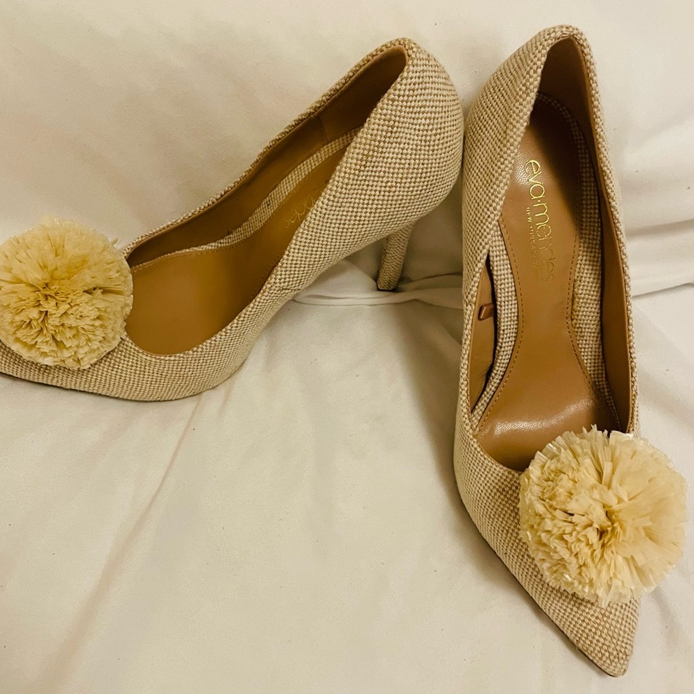Eva Mendes pom pom pumps